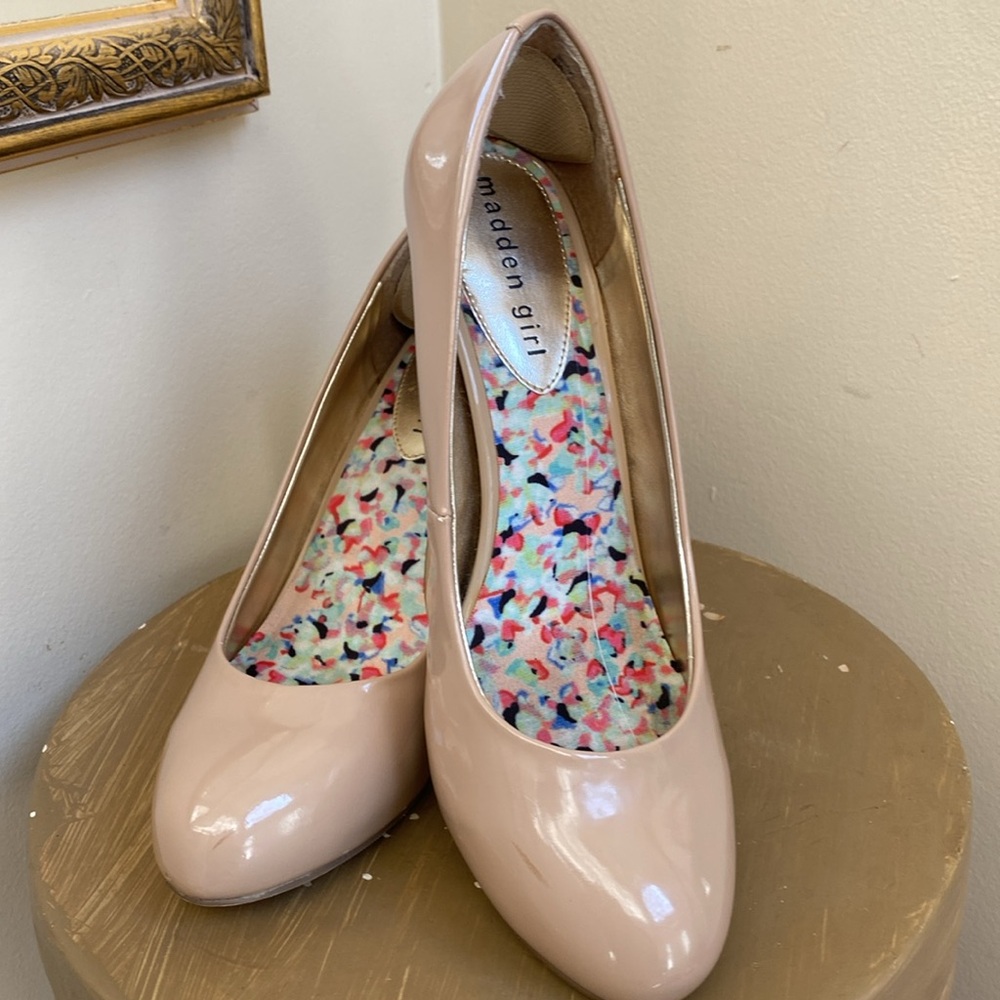 Bundle 2/$20 Madden/Girl Tan ladies heels pumps size 8.5